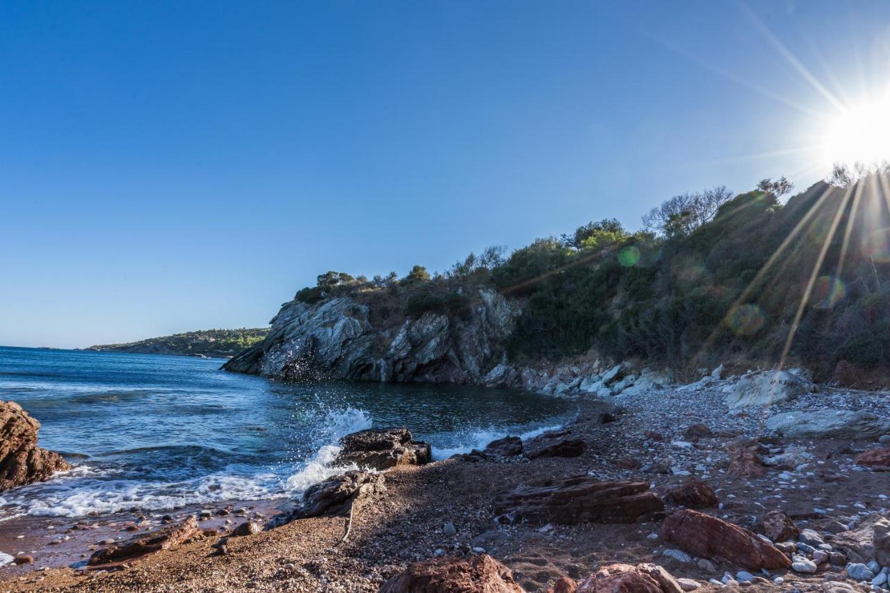 Seafront Studio With Direct Beach Access Koróni エクステリア 写真